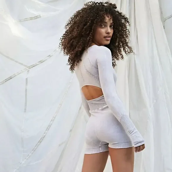 NWOT FREE PEOPLE MOVEMENT LONG SLEEVE RUNSIE WASHED SILVER GREY SHORTS ONESIE - Picture 2 of 6